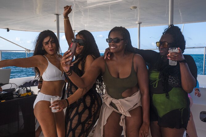 Hip hop party boat, adults only - Key points to know before you go