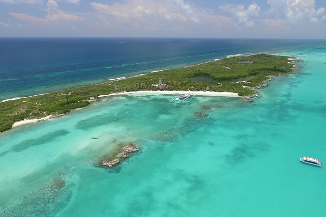 Isla Contoy Eco Adventure - Lunch and Drinks: Tikinxik Fish, Open Bar, and Vegetarian Options