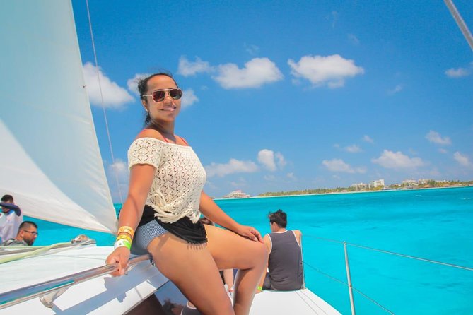 Isla Mujeres Catamaran Luxury Sailing Experience - Isla Mujeres time: Punta Sur views of Ixchel and fast photo stops