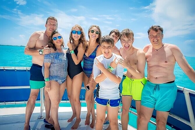 Isla Mujeres Catamaran Unlimited! from Cancun & Playa del Carmen - Isla Mujeres free time: murals, monuments, and walking your own pace