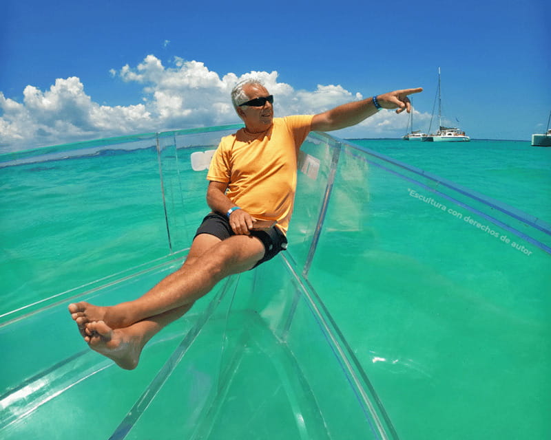 Isla Mujeres: Clear Boat Ride - Guides onboard: what the ride feels like in real time