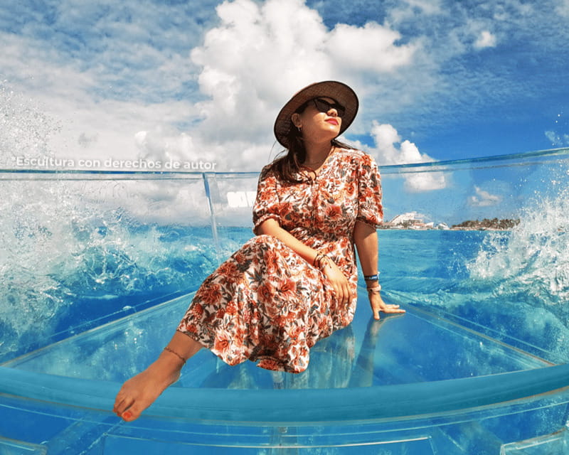 Isla Mujeres: Clear Boat Ride - The 45-minute cruise: what happens on the water