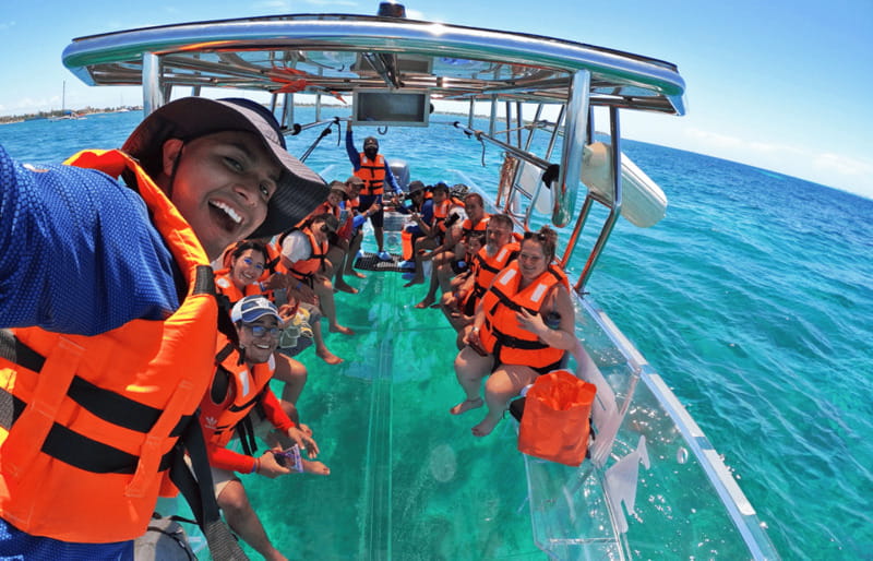 Isla Mujeres: Excursion Crystal Boat Tour at the Caribbean - Who this crystal boat tour suits best
