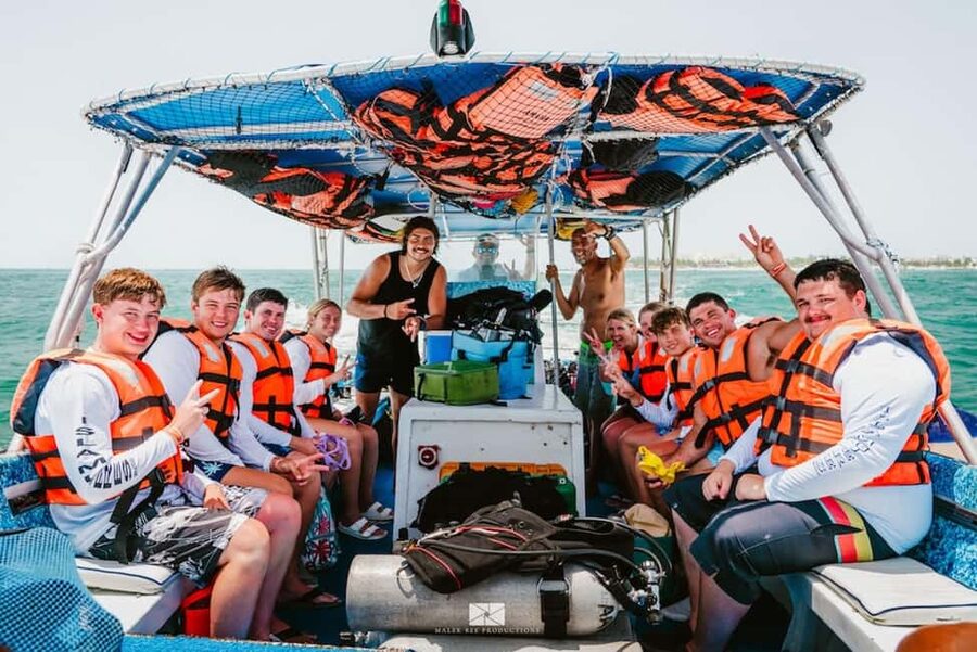 Isla Mujeres - MUSA and the Manchones Reef - Snorkel - Manchones Reef: the coral garden stop where fish are easier to find