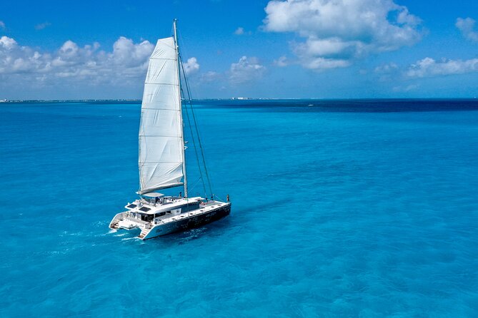 Isla Mujeres Platinum by Albatros Catamarans - AMAZONA Beach Club: Balinese beds, lunch, and open bar pace control