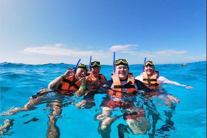 Isla Mujeres Premium Catamaran Tour with transportation from Playa del Carmen - Lunch buffet and the open bar: strong points of the day