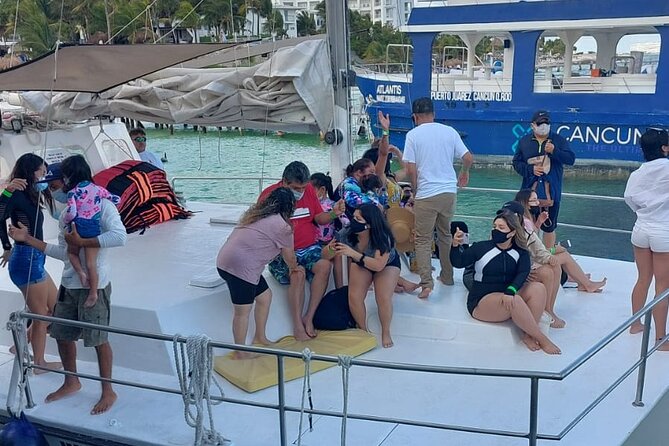 Isla Mujeres Premium Tour in Catamaran with Snorkel and Buffet - Playa Norte: swimming time plus island center exploring