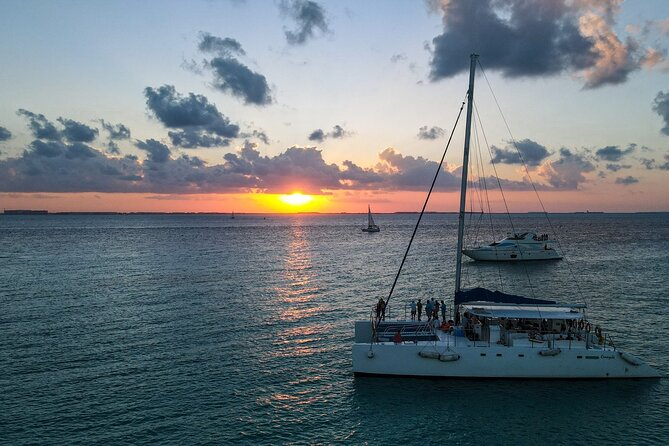 Isla Mujeres Sunset Cruise and Tour from Cancun - Food, photos, and the extra costs you’ll want to plan for