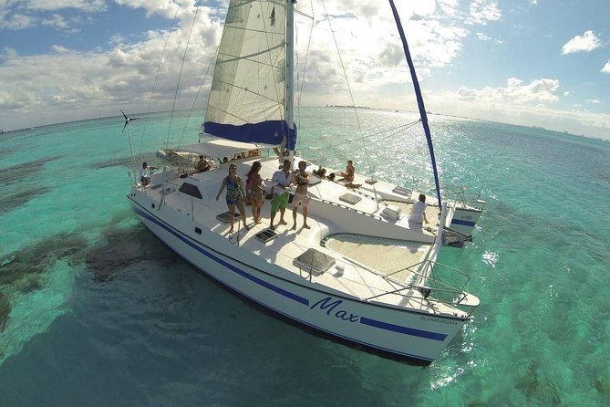 Isla Mujeres tour from Cancún (open bar, lunch ) - Isla Mujeres beach club lunch and open bar: fun in the sun, with a food reality check