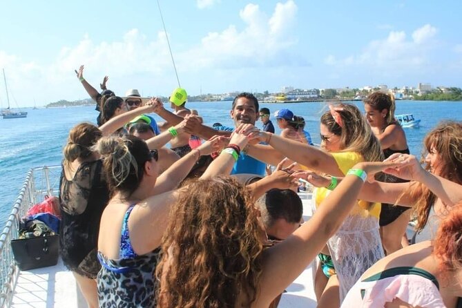 Isla Mujeres Tour with Open Bar Food and Snorkeling - Isla Mujeres arrival + beach club lunch with open bar