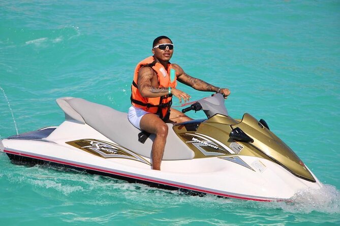 Jet Ski Rental in Cancun for 2 People - Couples get the best math here: one jet ski, two people