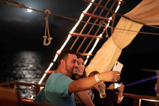 Jolly Roger Pirate Show and Dinner in Cancun - The show schedule: fights, training, dancing, then fireworks