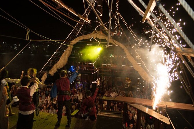 Jolly Roger Pirate Show and Dinner in Cancun - Dinner below deck: regular favorites vs Captain’s Deluxe