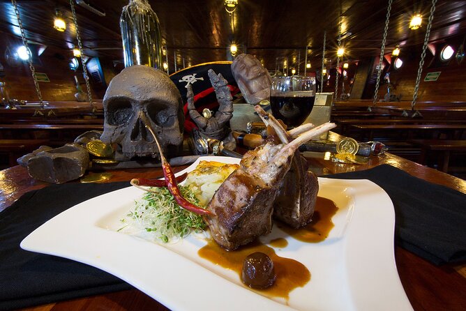 Jolly Roger Pirate Show and Dinner in Cancun - Group size and the onboard flow: why the wait feels long