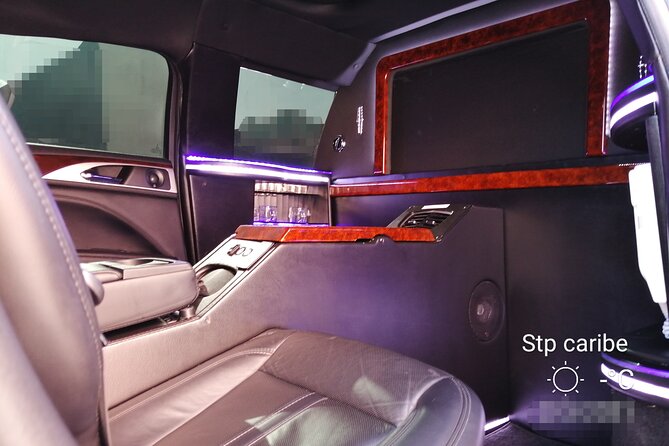 Lincoln Strecth Limousine with Wi Fi on board - From Plane to Hotel Zone: What Happens After You Land