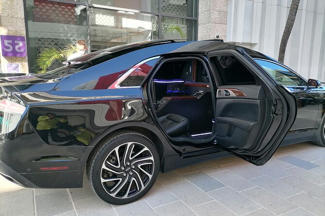 Lincoln Strecth Limousine with Wi Fi on board - Who Usually Shines: Drivers Named Moises, Gomez, Carlos, Igor, and Alberto