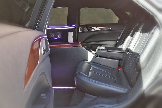Lincoln Strecth Limousine with Wi Fi on board - Lincoln Stretch Limousine comfort: Wi‑Fi, refreshments, and little perks