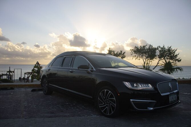 Lincoln Stretch limo from Cancun Hotel Zone to Cancun Airport - The Lincoln Stretch Limo Ride: Comfort Details That Make the Difference