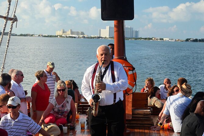 Live a Romantic Night Cruise Dinner at COLUMBUS (open bar included) - The open bar plus live sax: built for romance (and dancing)