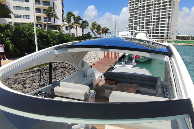 Luxury Sunseeker 50 - 6 hs Cancun - Isla Mujeres (MagicSea-SS) - Snorkeling and Swimming in Clear Water: Masks, Water Mattress, and Getting It Right