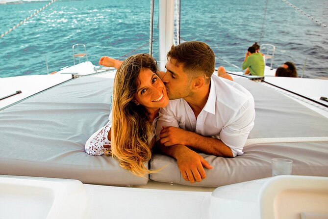Luxury Sunset Sailing Cruise in Cancun with Light Dinner and Open Bar - Hotel Pickup Timing: Don’t Miss the Dusk Window
