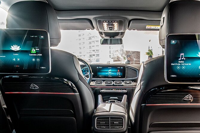 Luxury Transfers in a Mercedes Maybach GLS 600 - Entering Cancun in a Black Mercedes Maybach GLS 600
