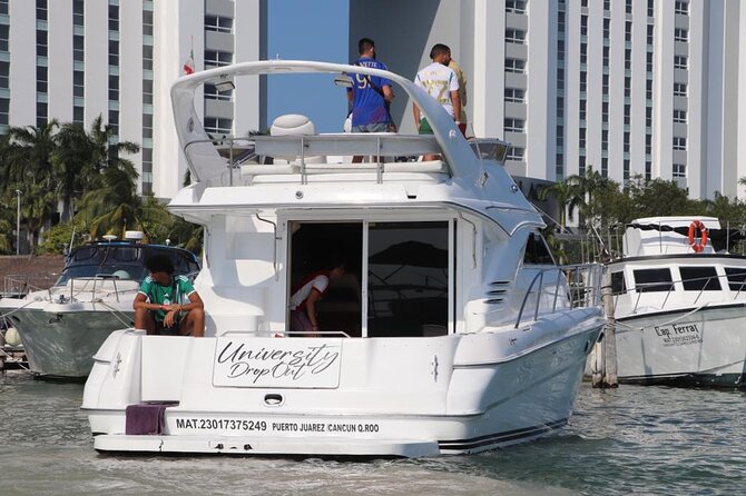 Luxury Yacht in Paradise and snorkel by Isla Mujeres - Onboard Comfort and the Drink Plan (Yes, It’s Actually Helpful)