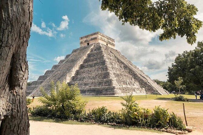 Majestic Chichén Itzá, Cenote Suytun, & Cenote Ikkil Journey - Valladolid: a short taste of colonial streets in the middle of the day