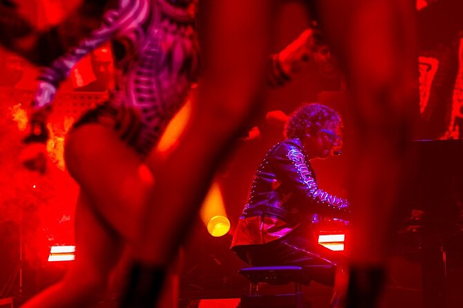 MYST My Soundtrack Live 19 : 00 hrs Cancun, 20% cashback - The Show: English and Spanish Hits With 30+ Performers