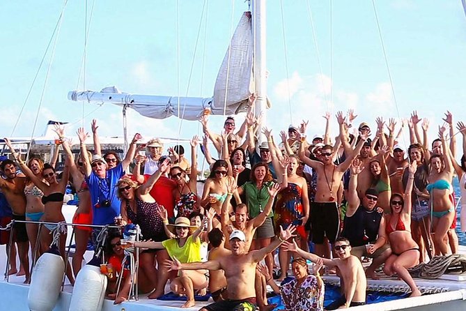 Party On Sailing Cruise to Isla Mujeres from Cancun - Beach club lunch time: where the day turns from sailing to hanging out