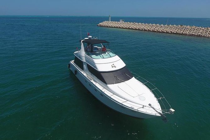 Playa Mujeres rent a Yacht 4hrs with Food and drinks aboard CA55 - How the CA55 4-hour yacht charter really works
