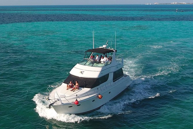 Playa Mujeres rent a Yacht 4hrs with Food and drinks aboard CA55 - Getting to VNV Marina: your starting line in Cancun
