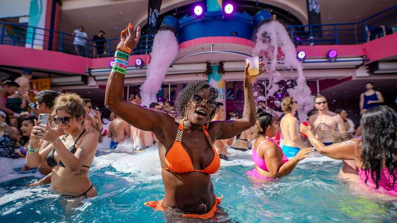 Premium Beach Party Coco Bongo - The 1:00 PM to 8:00 PM Schedule: How to Plan Your Day