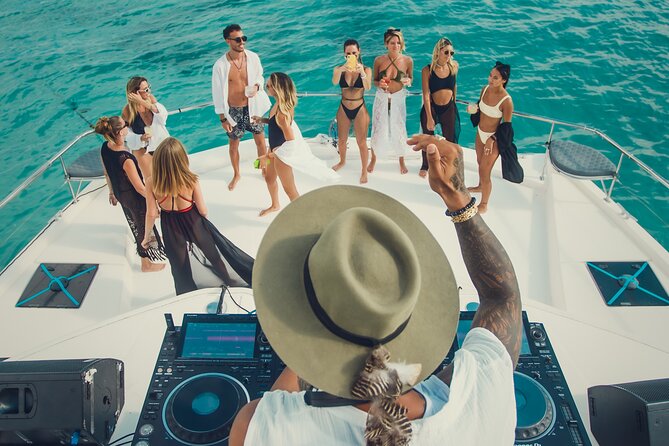 Private All Inclusive Sunset DJ Cruise – 51' Leopard Cancun - A private 51-foot sunset DJ cruise, built for groups up to 10