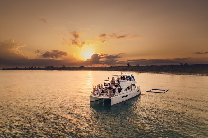 Private All Inclusive Sunset DJ Cruise – 51' Leopard Cancun - Unlimited premium open bar: the good kind of easy (with a practical tip)