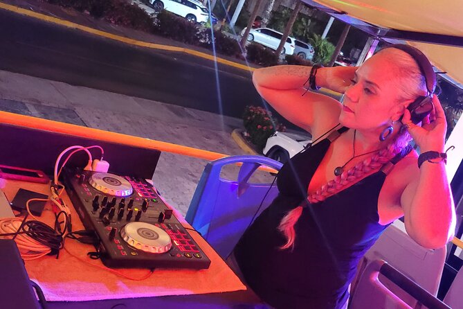 Private Party Bus Loop in Cancun - Group size math: up to 15 pricing vs up to 25 capacity