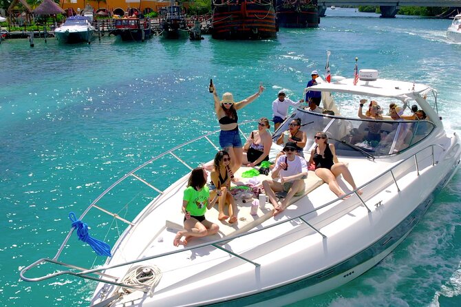 Private Premium Yacht 46FT Rental in Cancún - Price and value: what $283.18 really means for your group