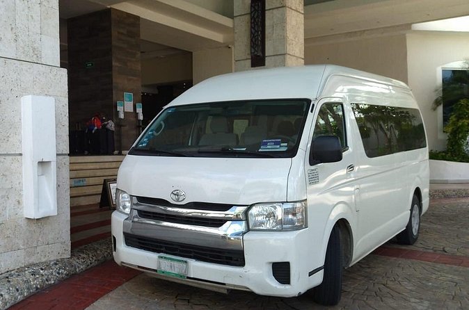 Private Roundtrip Transportation CUN Airport-Puerto Morelos - The ride itself: air-conditioning, luggage help, and no-stop driving