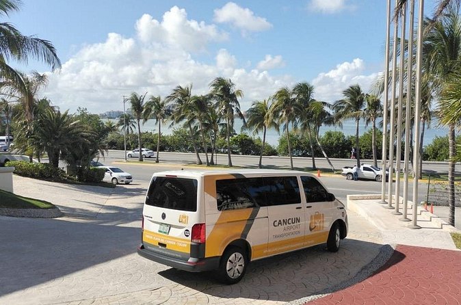 Private Roundtrip Transportation from CUN to Boulevard Kukulcan - Hotel Pickup Waiting: 15 Minutes of Buffer