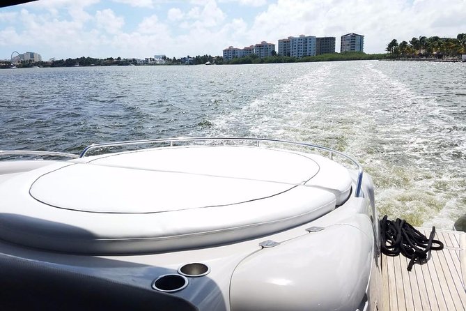 Private SUNSEEKER 60 Yacht Experience for up to 20 Guests - Onboard Comfort: Restroom, Drinks, and the “Luxury” Question