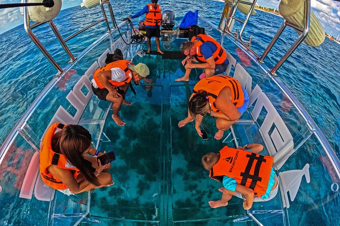 Private Tour Isla Mujeres excursion in Transparent Boat - La carbonera and the entrance channel: ending on the way back