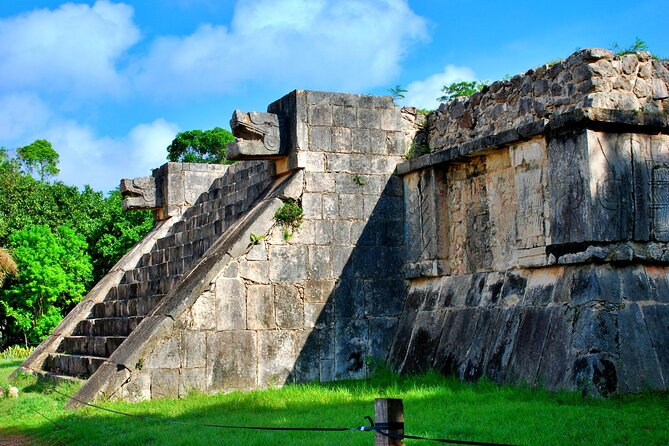 Private Tour Of Chitzen Itza with a Licensed Guide - Stop 1: Chichén Itzá grounds and how your guide sets the stage
