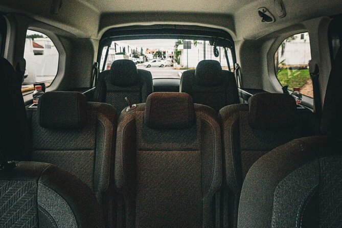 Private transfer Apto Cancun-Playa del Carmen | Viaje Redondo - What the ride includes: A/C comfort plus practical refreshment