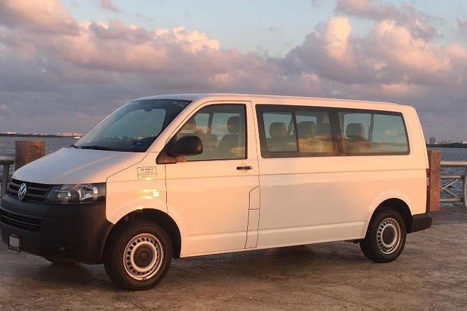 Private Transfer Cancun-Playa del Carmen/Ferry/Puerto Aventuras - Cancun pickup: welcome banner, terminal logic, and the 10-minute rule