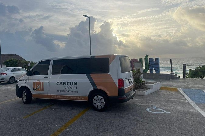 Private Transfer from Cancun Airport to Boulevard Kukulcan - Nichupte Lagoon Views on the Way: Using the Short Trip Wisely