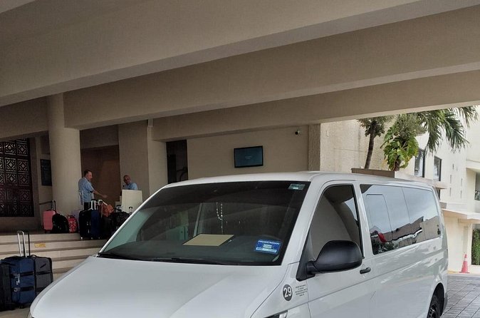 Private Transportation from the Airport to the Cancun hotel zone - Luggage drop-off at the hotel zone: what to do with suitcases