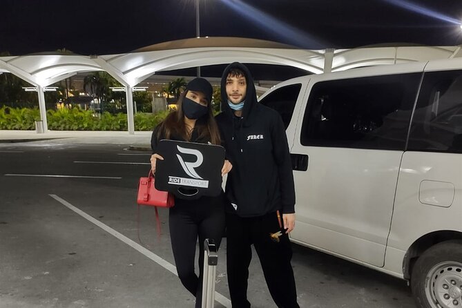 Private transportation one way Airport Cancun-Tulum Center - Solo Comfort and Big-Group Practicality: Works for Both