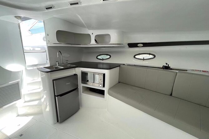 Private Yacht Cancun 42ft up to 8 people - Playa Norte anchoring: why anchoring beats “drive-by views”