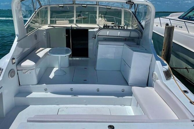 Private Yacht Cancun 42ft up to 8 people - Drinks, cooler life, and your own music on Bluetooth