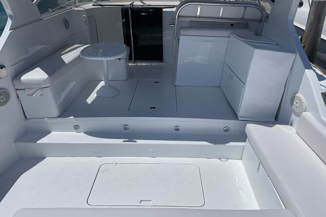 Private Yacht Cancun 42ft up to 8 people - The kind of group this charter suits best